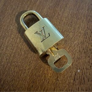 Louis Vuitton Gold Key Holder Padlock #307